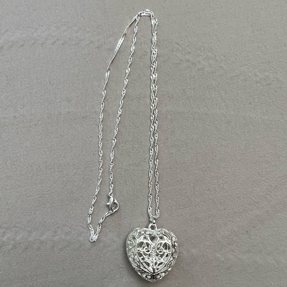 STERLING SILVER NECKLACE WITH HEART PENDANT